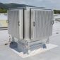 Adiabatické chlazení pro příjemnější pracovní prostředí ve výrobní hale na výrobu skelné vaty a odvedení tepla produkovaného používanou technologií.